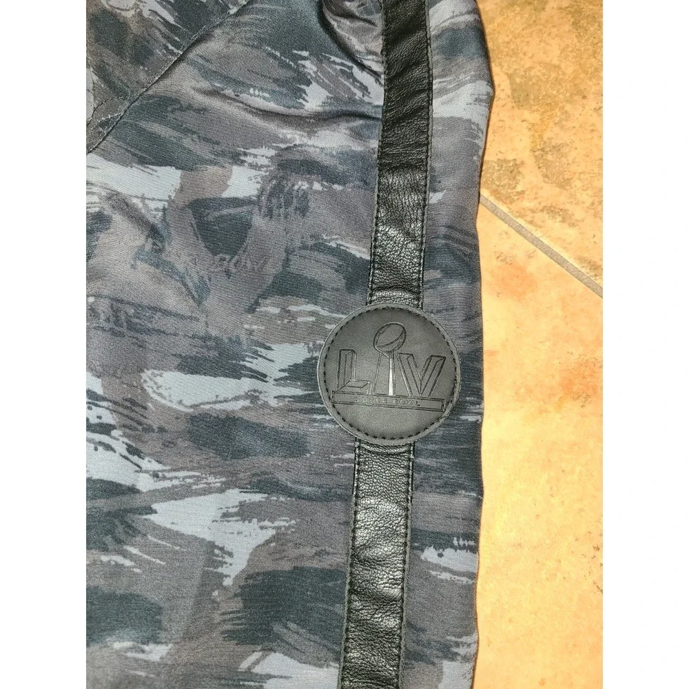 Super Bowl LV‎ NFL '21 Woman's Black Windbreaker Camouflage Jacket Size M Thumb